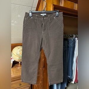 Woman’s Gap Capris